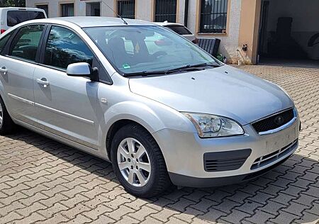 Ford Focus 1.6 16V Style.TÜV 08/2026.Klima.