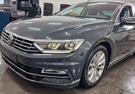 VW Passat Volkswagen Limo Highline1.Hand R Line Pano Navi LED