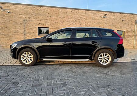 Volvo V60 CC V60 Cross Country V60 Cross Country D3 Momentum