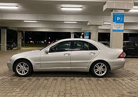 Mercedes-Benz 200