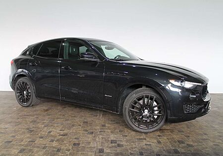 Maserati Levante 3,0i Grand Lusso, LED, Pano, ACC, Soft Close