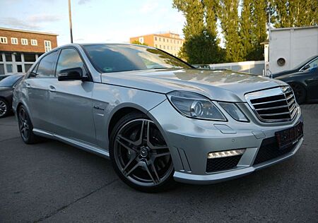 Mercedes-Benz E 63 AMG Performance/Schiebedach