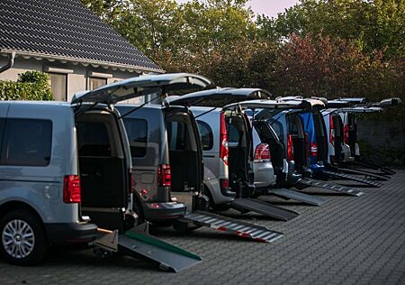 VW Caddy Volkswagen Maxi DSG Behindertengerecht Rollstuhlrampe 5+1