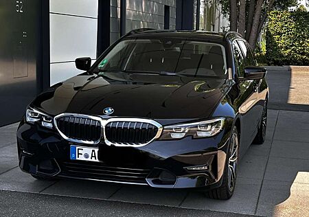BMW 330i 330 Touring Aut. Sport Line