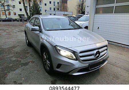 Mercedes-Benz GLA 200 4matic Leder