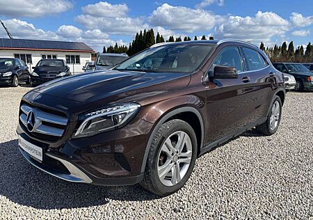 Mercedes-Benz GLA 220 d Urban 4Matic +AHK+XENON+NAVI+DCT+