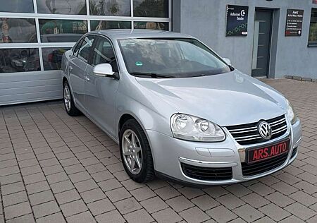 Volkswagen Jetta V 2.0 FSI Klimaaut. Navi SHZ Allwetter