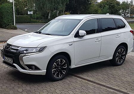 Mitsubishi Outlander Plug-In Hybrid 2.0 4WD Plus