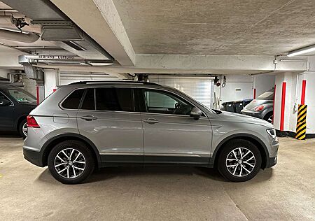 VW Tiguan Volkswagen 2.0 TDI BlueMotion DSG Volldigitaler Tacho