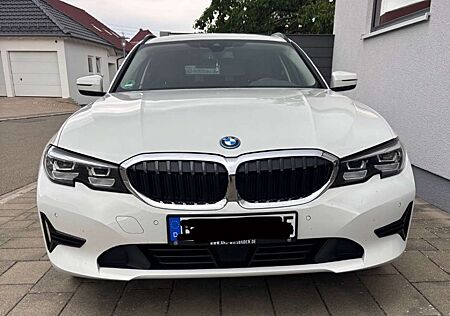 BMW 330e 330 3er Touring Plug-In-Hybrid Touring Aut. Advan