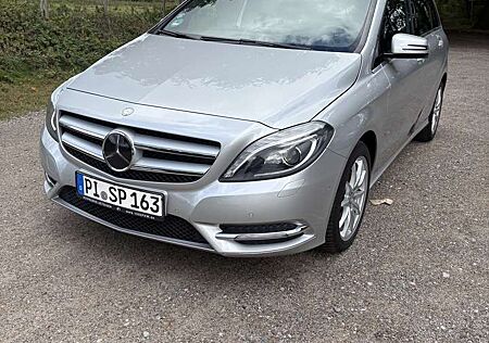 Mercedes-Benz B 200 CDI (BlueEFFICIENCY) 7G-DCT