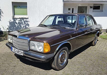 Mercedes-Benz 200 2. Hand| Servolenkung| Schiebedach| H-Zulassung