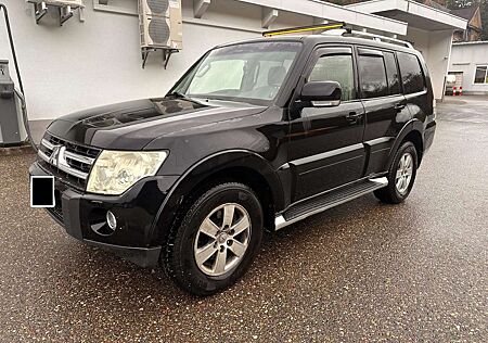 Mitsubishi Pajero gebraucht kaufen Mitsubishi Pajero 3.2 DI-D Automatik Instyle