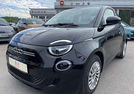 Fiat 500E Action