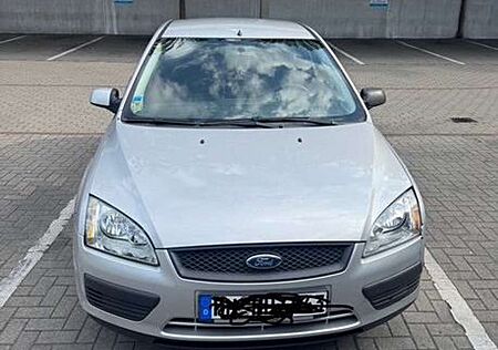 Ford Focus Fließheck 3-Türer 1.6 16V Aut. Trend