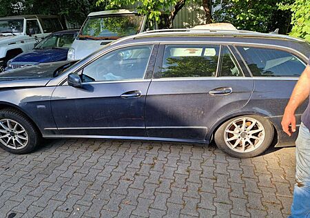Mercedes-Benz E 200 T CGI BlueEFFICIENCY