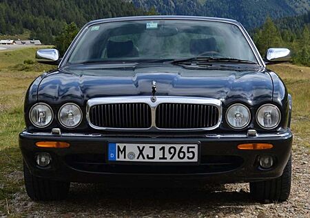 Jaguar XJ8