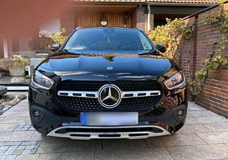 Mercedes-Benz GLA 200 4Matic 8G-DCT