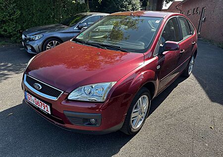 Ford Focus 1,6 Ghia - Klimaaut. - Tempomat - SHZ - Alu