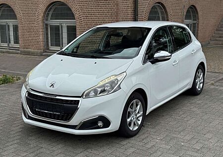 Peugeot 208 Allure / Klima/ Tempomat/PDC/