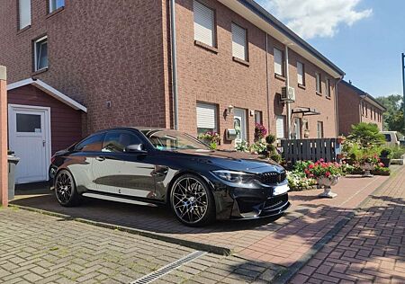 BMW M4 Coupe DKG Competition