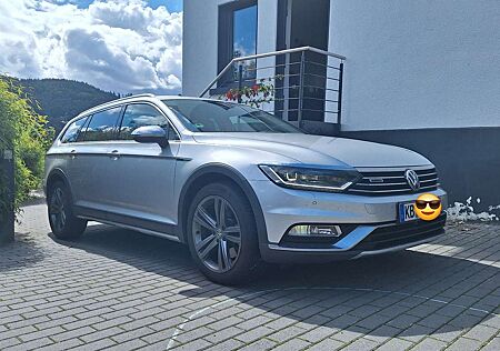VW Passat Alltrack Volkswagen 2.0 TDI 4Motion DSG 239 PS