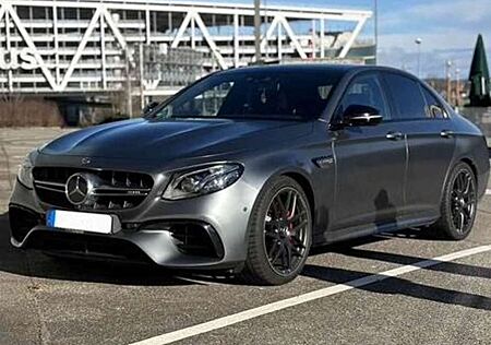 Mercedes-Benz E 63 AMG E-Klasse S 4Matic Speedshift 9G-MCT Edition 1
