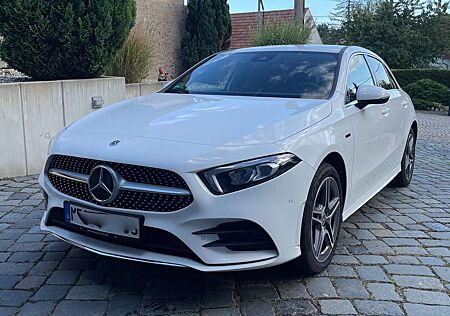 Mercedes-Benz A 250 AMG Line, Burmester-Sound, 8fach bereift