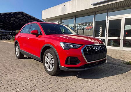 Audi Q3 35 TDI quattro S tronic AHK,MMI Navigation,Einpark