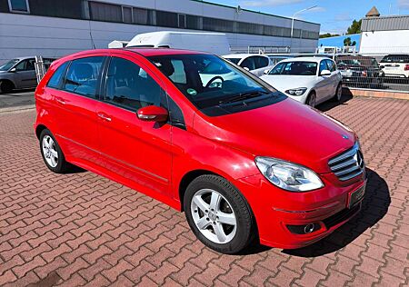 Mercedes-Benz B 200 B -Klasse Guter Zustand, 8-fach bereift