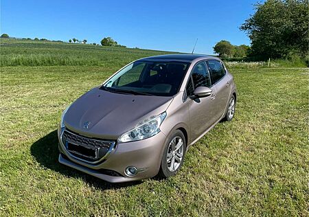 Peugeot 208 1.6 HDi 92 PS /Pano/8-fach/gepflegt