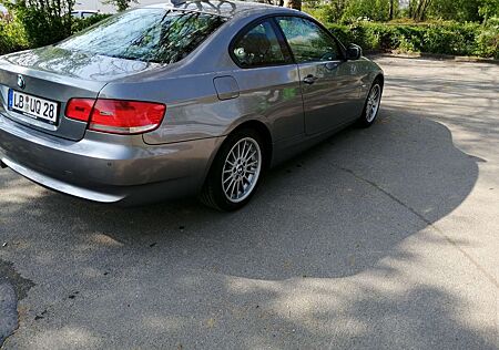 BMW 320 E92 Facelift Xenon Klimaauto Sitzheizung TÜV