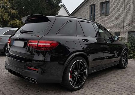 Mercedes-Benz GLC 63 AMG 4Matic+ PerformancSitze Klappen HUD Drives. Keyles