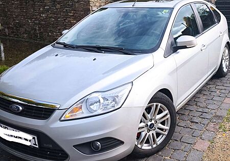 Ford Focus Fließheck 5-Türer 1.6 Ti-VCT Ghia