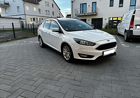 Ford Focus Turnier 1.5 EcoBoost Titanium