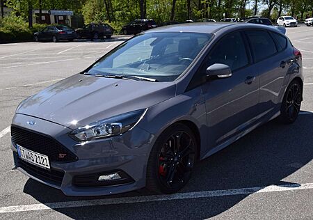 Ford Focus 2.0 EcoBoost ST