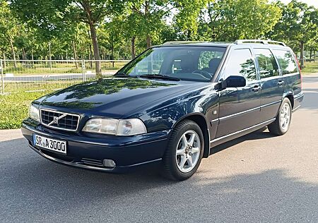 Volvo V70 2.5 D TDI Automatik - 1 Vorbesitzer & Serviceheft