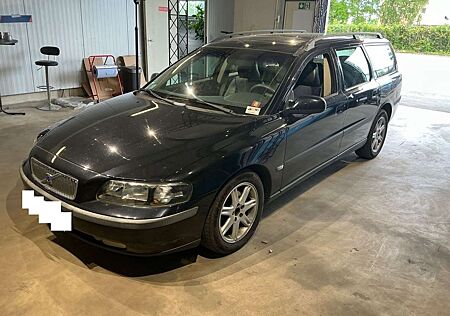 Volvo V70 2.4 Comfort Klima/CD/Leder/LM+M&S/TÜV NEU
