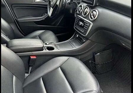Mercedes-Benz A 180 (BlueEFFICIENCY) 7G-DCT