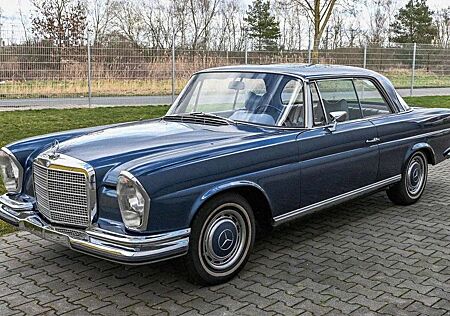 Mercedes-Benz 280 W111 SE 3.5