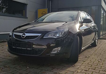 Opel Astra J Lim. Innovation, Parkpilot v./h.,Navi,Klimaauto.