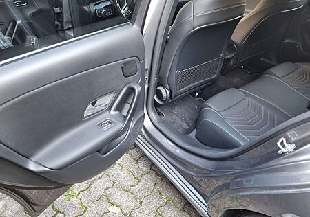 Mercedes-Benz A 250 A250e 8G-DCT Style / Junge Sterne Garantie