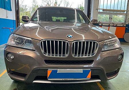 BMW X3 xDrive35d( Navi* Xenon* PanoramdaD*AHK*Leder)