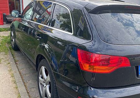 Audi Q7 3.0 TDI DPF quattro tiptronic