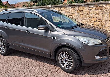 Ford Kuga +1.6+EcoBoost+2x4+Titanium