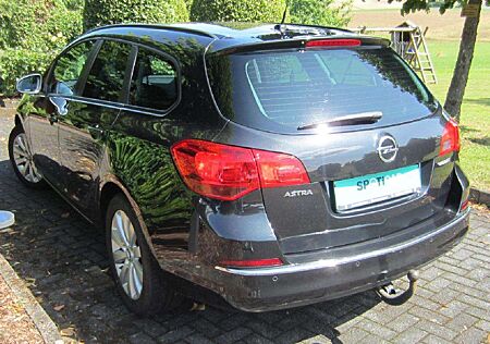 Opel Astra J Sports Tourer Style