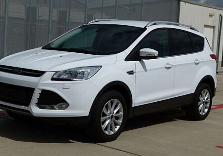 Ford Kuga Titanium Bestzustand! Mit Winterpaket!