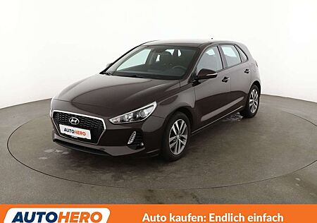 Hyundai i30 1.6 CRDi Premium*TEMPO*PDC*SHZ*AHK*KLIMA*GARANTIE*
