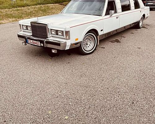 Lincoln Town Car Stretch Limousine