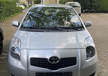 Toyota Yaris 1.0 VVT-i Sol